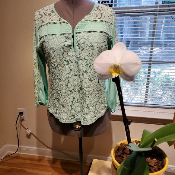 Lacey Top - Picture 1 of 5